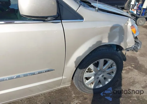 2015 Chrysler Town & Country Touring из США, поврежденный, VIN 2C4RC1BG5FR638144